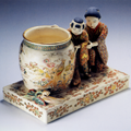 ネズミを見る母娘像 Ornament of Mother and Daughter watching a Mouse