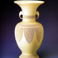 浮彫雲文耳付大花瓶（大阪EXPO出展作品） Large flower Vase with carved Cloud design relief and handles（exhibited at Osaka EXPO'70）